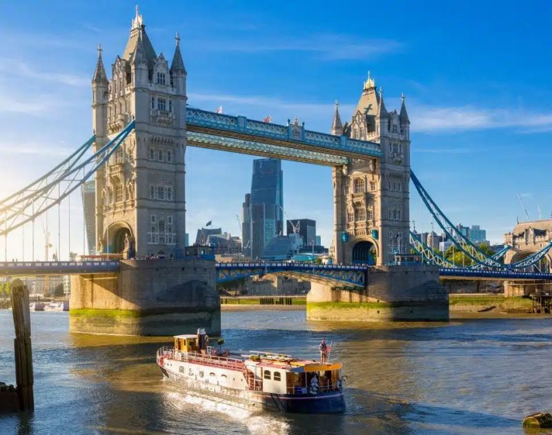 Tower of London and Thames River Cruise