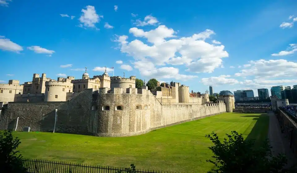 tower of london architecture ()