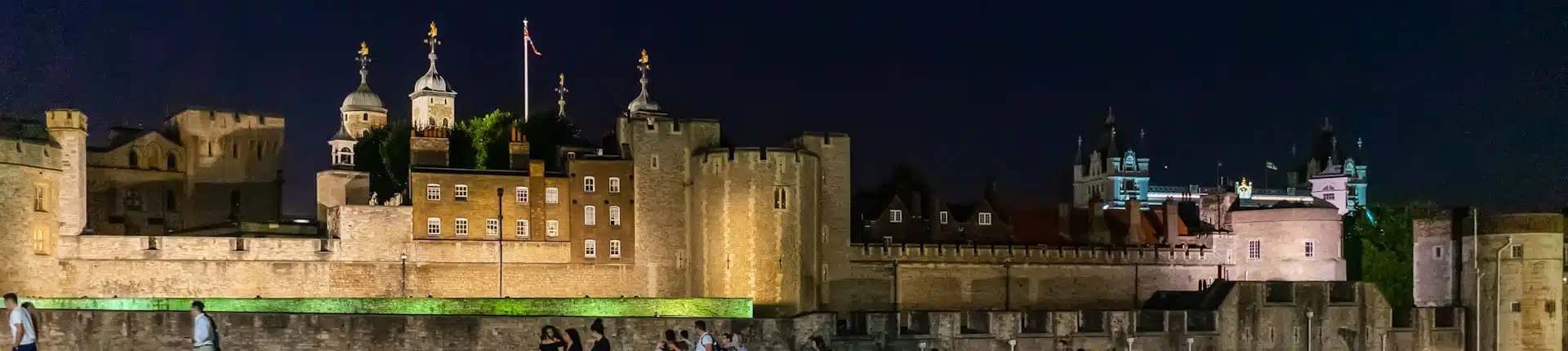 ロンドン・タワー ナイトツアー</trp-post-container