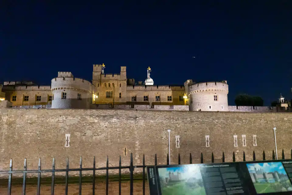 ロンドン塔ナイトツアー